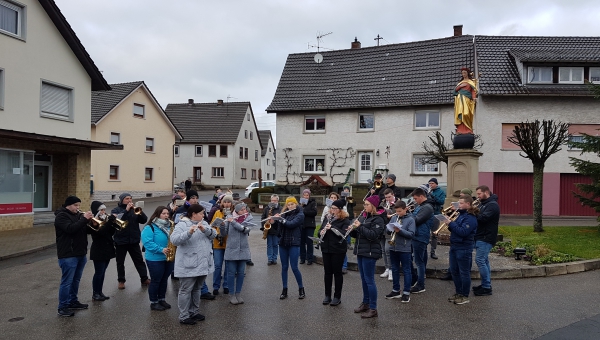 Weihnachtliche Klänge trotz Regen